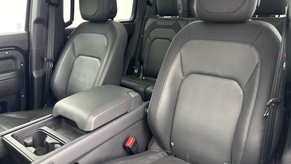 Used Land Rover Defender 110 2024 for sale - 76643159: Photo 7