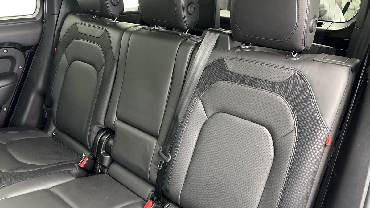 Used Land Rover Defender 110 2024 for sale - 76643159: Photo 8