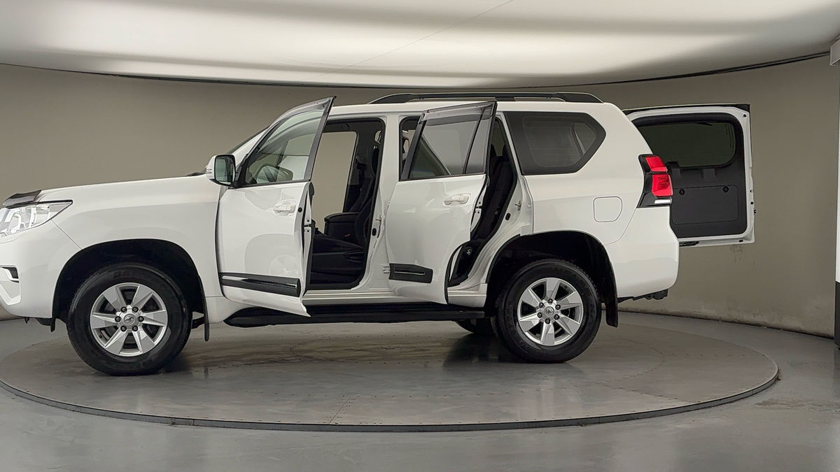 Used Toyota Land Cruiser 2022 for sale - 77521793: Photo 48