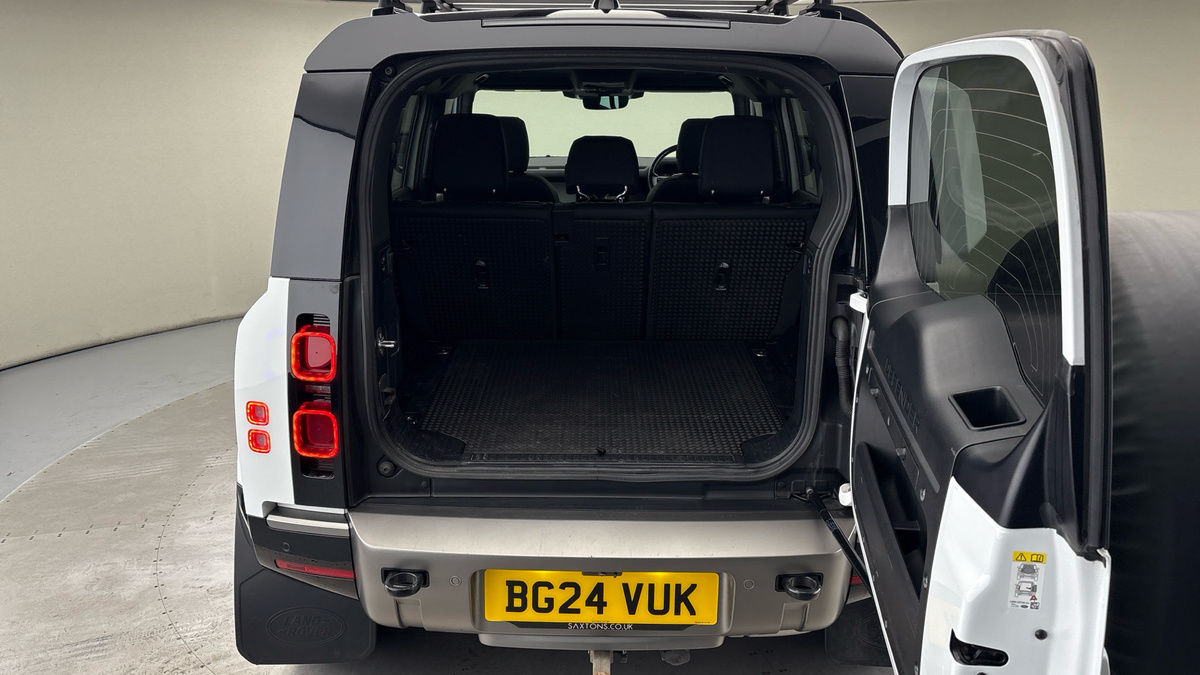 Used Land Rover Defender 110 2024 for sale - 77395046: Photo 11