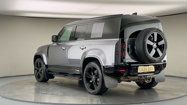 Used Land Rover Defender 110 2024 for sale - 75833395: Photo 2