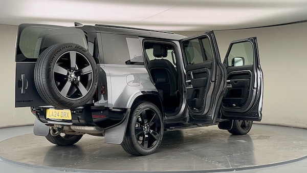 Used Land Rover Defender 110 2024 for sale - 75833395: Photo 59