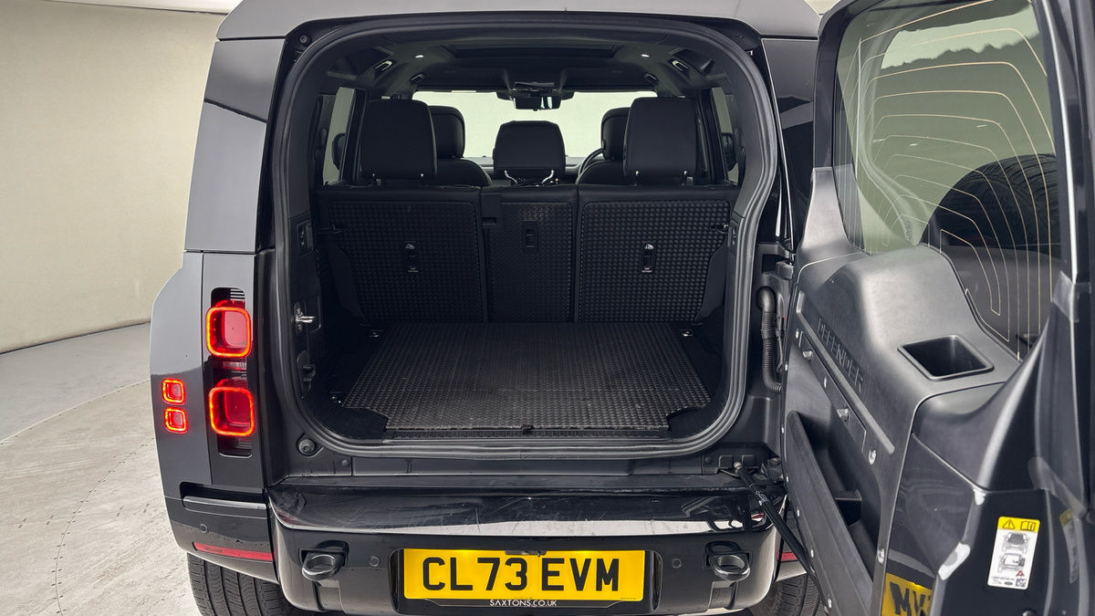 Used Land Rover Defender 2024 for sale - 77937576: Photo 11