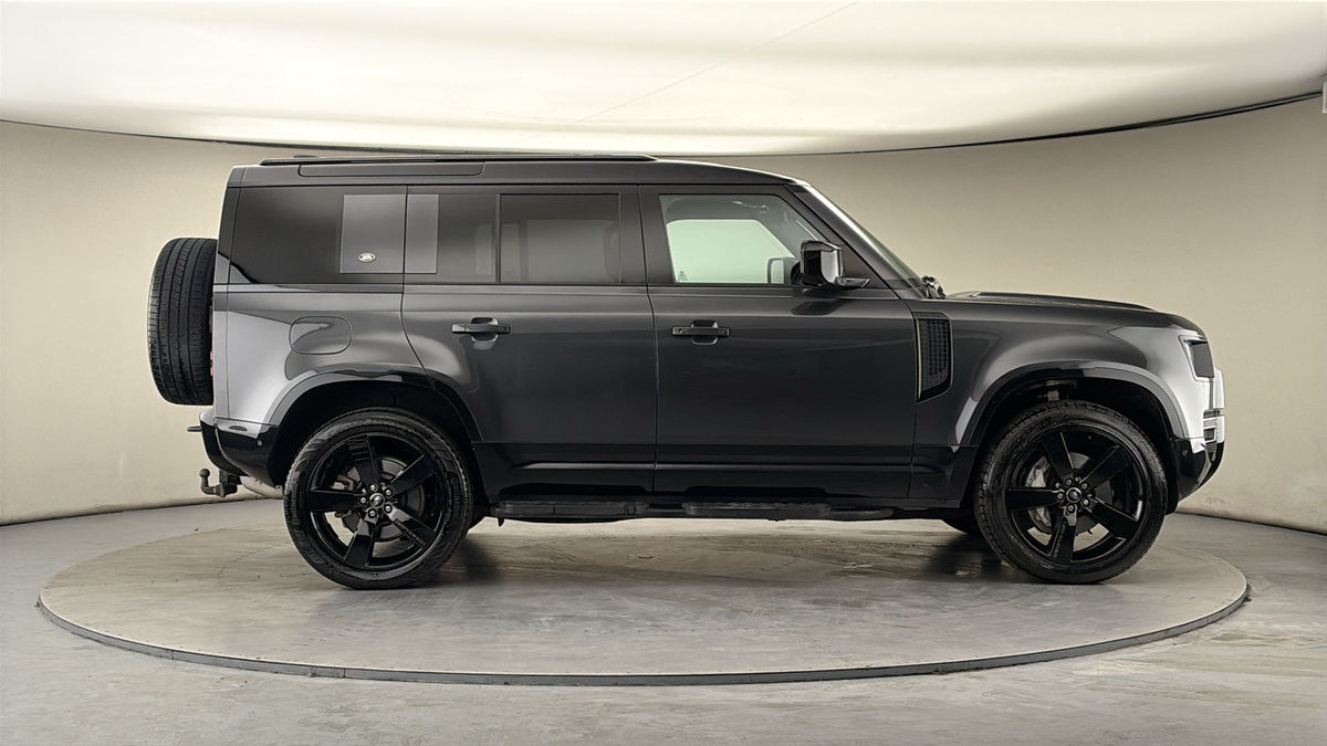 Used Land Rover Defender 2024 for sale - 77937576: Photo 16