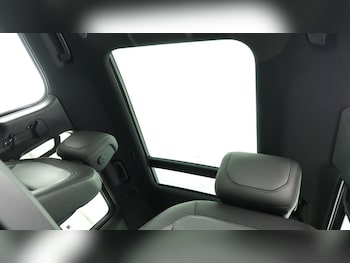 Used Land Rover Defender 130 2023 for sale - 74734981: Photo