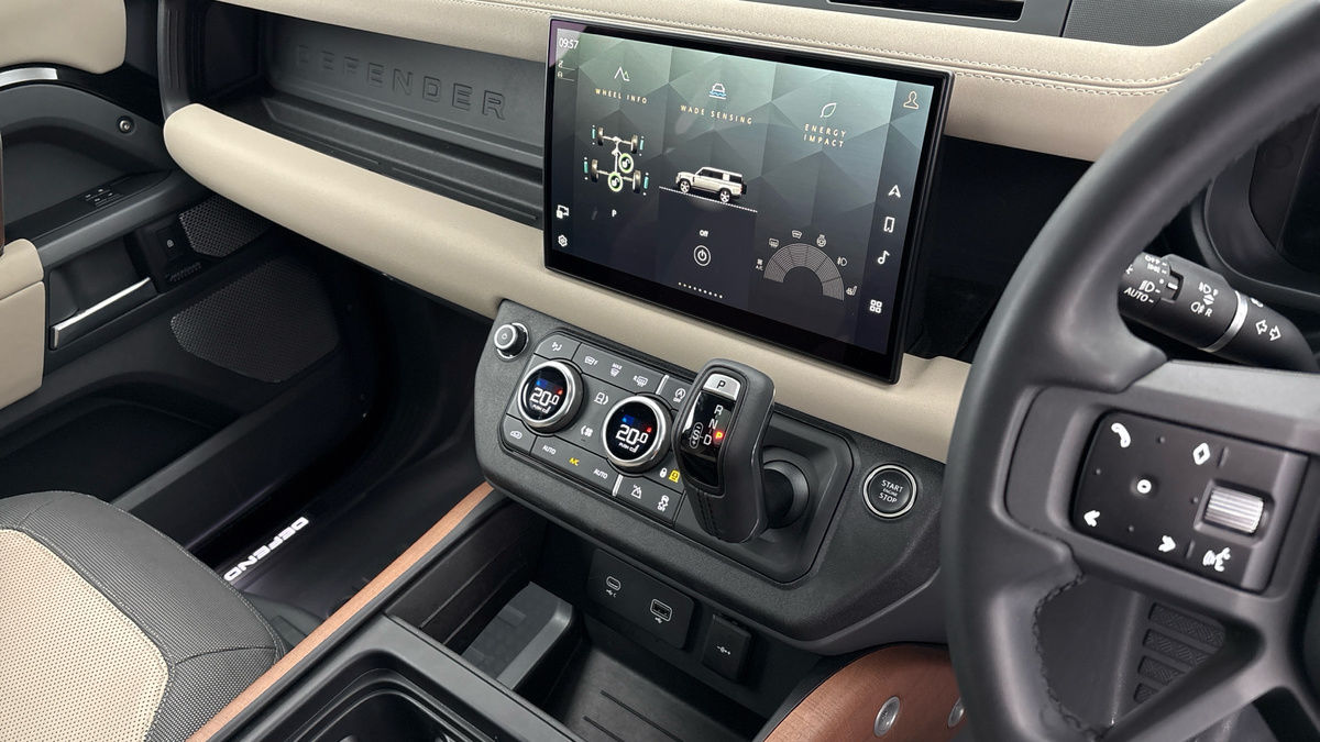 Used Land Rover Defender 130 2023 for sale - 76069397: Photo 18