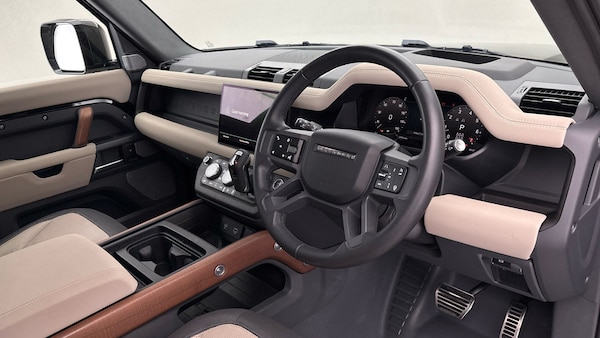 Used Land Rover Defender 130 2023 for sale - 76069397: Photo 5