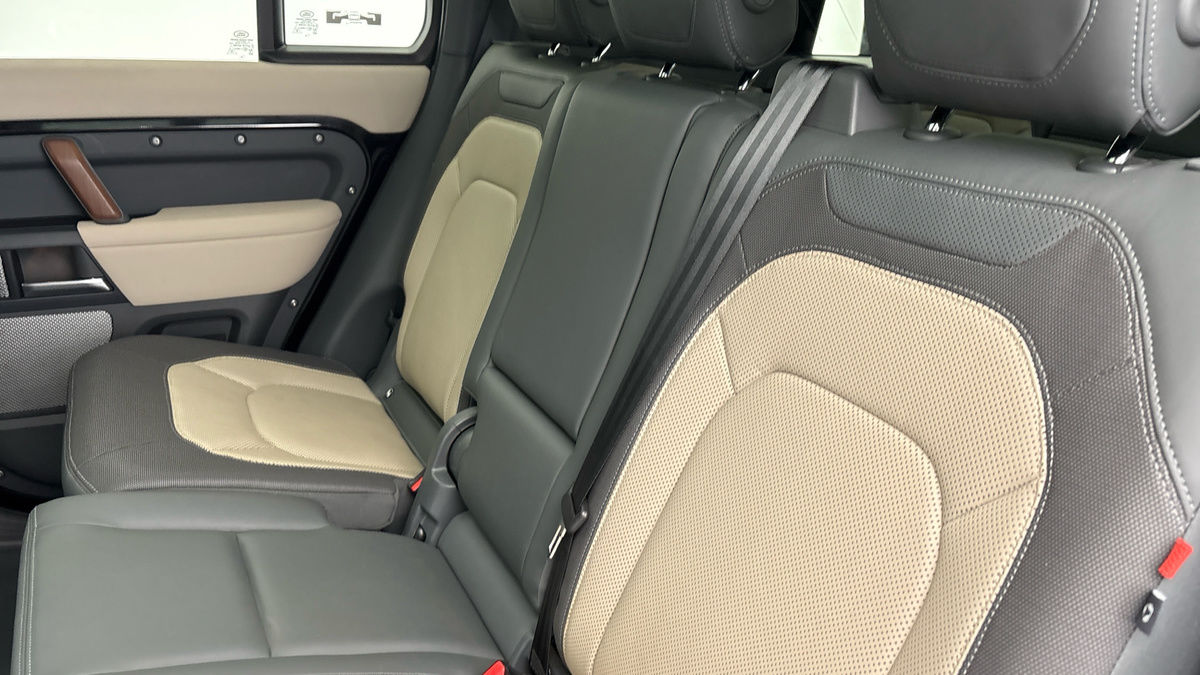 Used Land Rover Defender 130 2023 for sale - 76069397: Photo 8