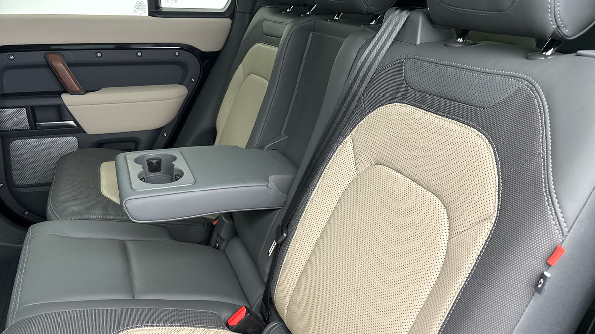 Used Land Rover Defender 130 2023 for sale - 76069397: Photo 9