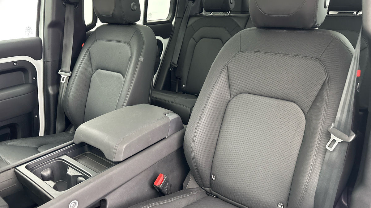 Used Land Rover Defender 110 2023 for sale - 76280767: Photo 7