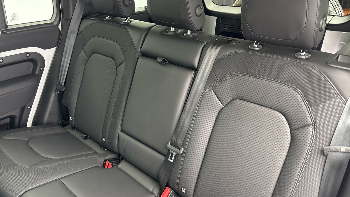 Used Land Rover Defender 110 2023 for sale - 76280767: Photo 8