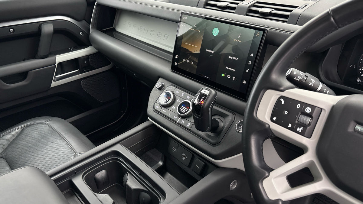 Used Land Rover Defender 110 2024 for sale - 75937818: Photo 18