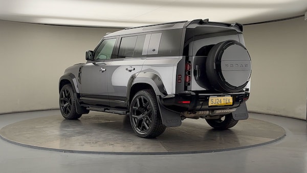 Used Land Rover Defender 110 2024 for sale - 75937818: Photo 2