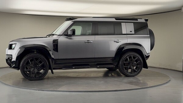 Used Land Rover Defender 110 2024 for sale - 75937818: Photo 32
