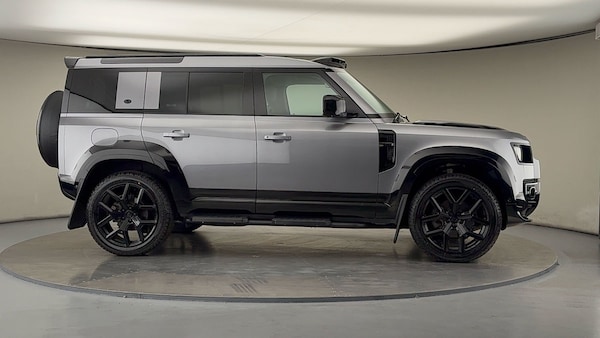 Used Land Rover Defender 110 2024 for sale - 75937818: Photo 40