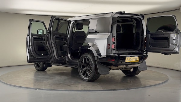 Used Land Rover Defender 110 2024 for sale - 75937818: Photo 47