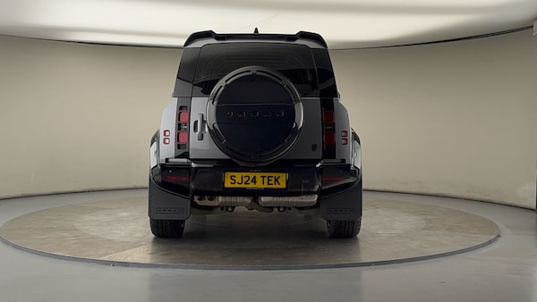 Used Land Rover Defender 110 2024 for sale - 75937818: Photo 4