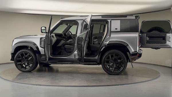 Used Land Rover Defender 110 2024 for sale - 75937818: Photo 50