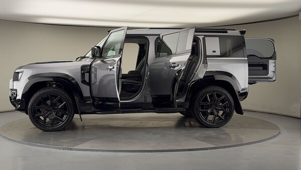 Used Land Rover Defender 110 2024 for sale - 75937818: Photo 51