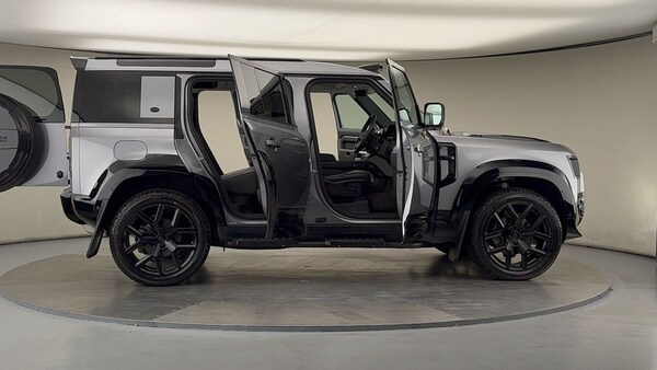 Used Land Rover Defender 110 2024 for sale - 75937818: Photo 60