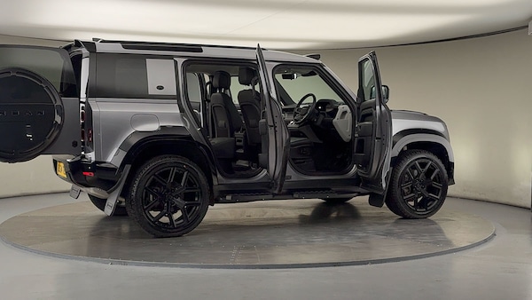 Used Land Rover Defender 110 2024 for sale - 75937818: Photo 61