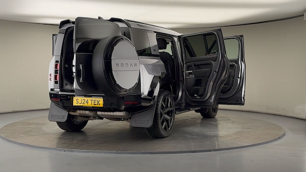 Used Land Rover Defender 110 2024 for sale - 75937818: Photo 63