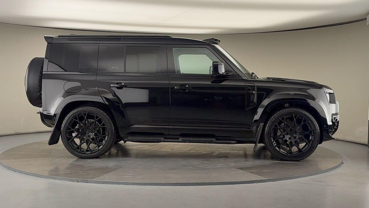 Used Land Rover Defender 110 2025 for sale - 76010593: Photo 16