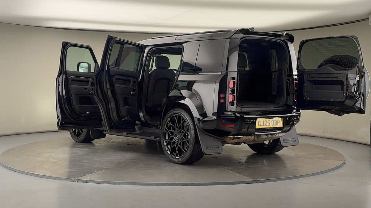 Used Land Rover Defender 110 2025 for sale - 76010593: Photo 46