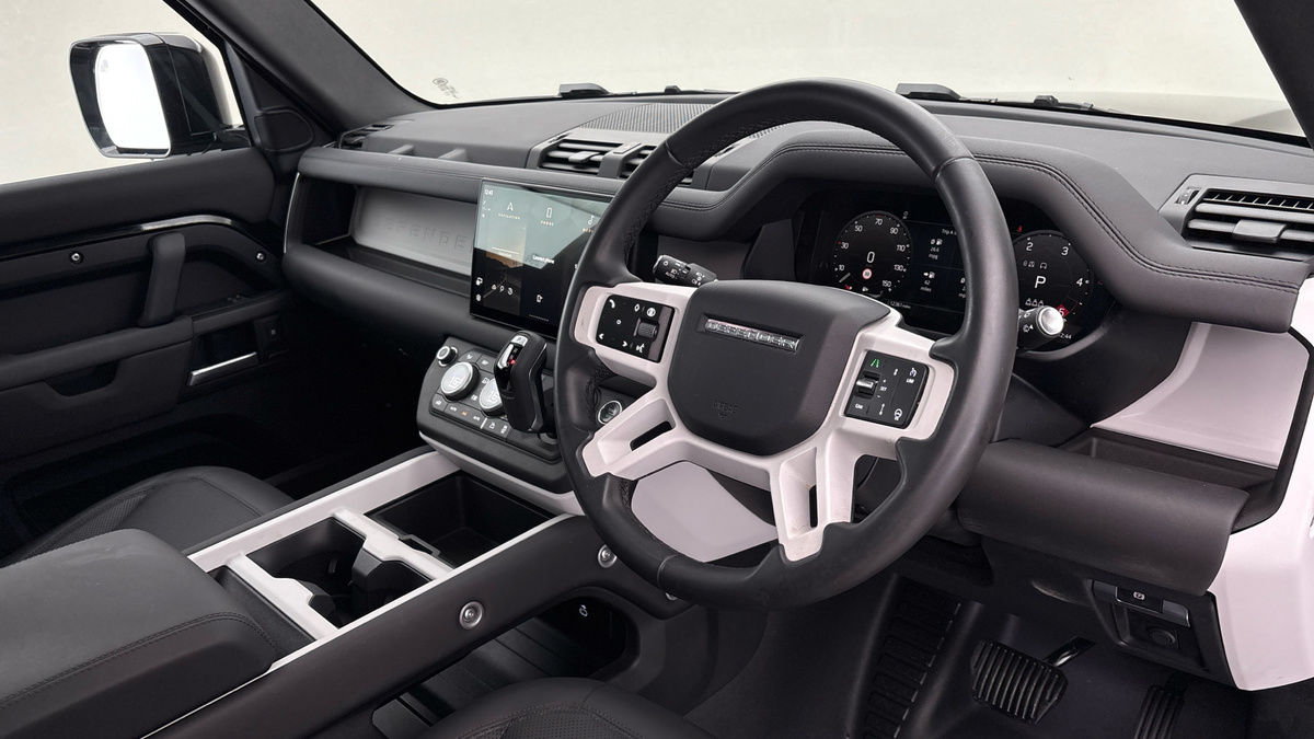 Used Land Rover Defender 110 2025 for sale - 76010593: Photo 5