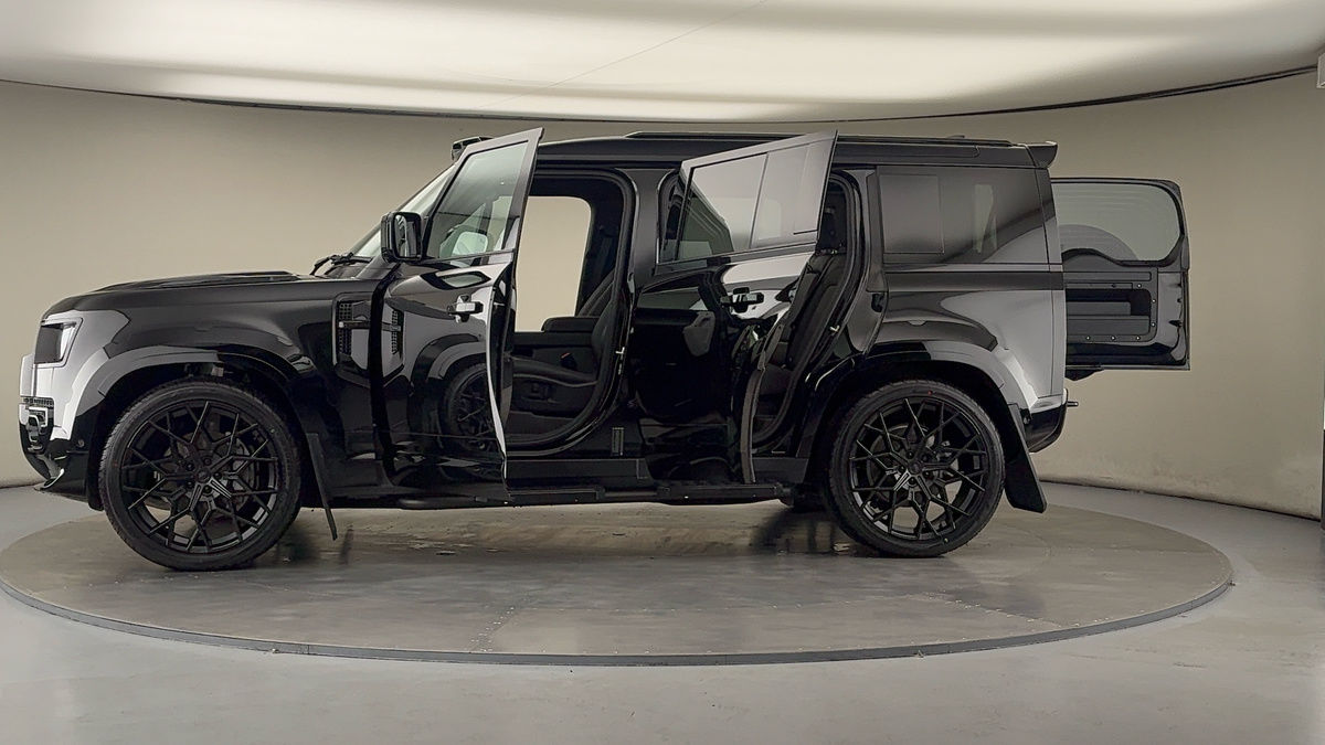 Used Land Rover Defender 110 2025 for sale - 76010593: Photo 50