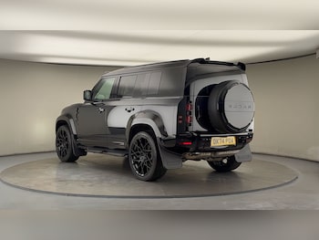 Used Land Rover Defender 110 2024 for sale - 76197998: Photo