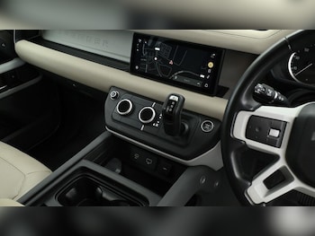 Used Land Rover Defender 110 2022 for sale - 75068501: Photo
