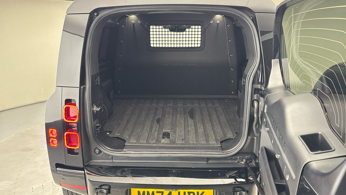 Used Land Rover Defender 2024 for sale - 77735426: Photo 11