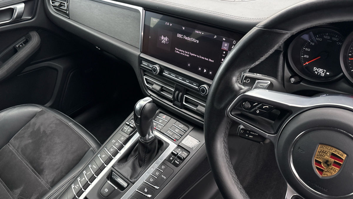 Used Porsche Macan 2021 for sale - 76470846: Photo 18