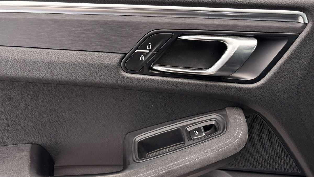 Used Porsche Macan 2021 for sale - 76470846: Photo 19