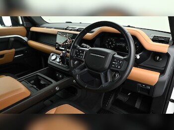 Used Land Rover Defender 110 2023 for sale - 74107127: Photo