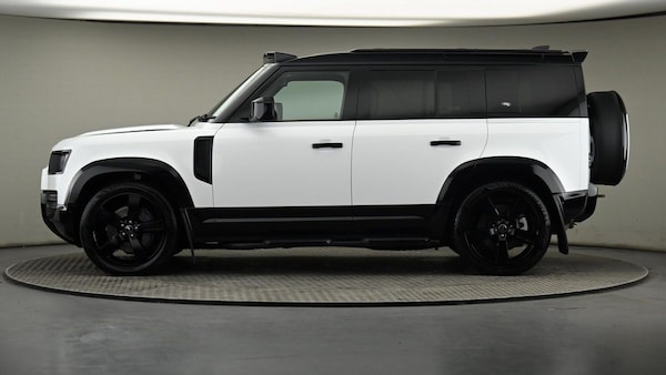 Used Land Rover Defender 110 2023 for sale - 74107127: Photo 9