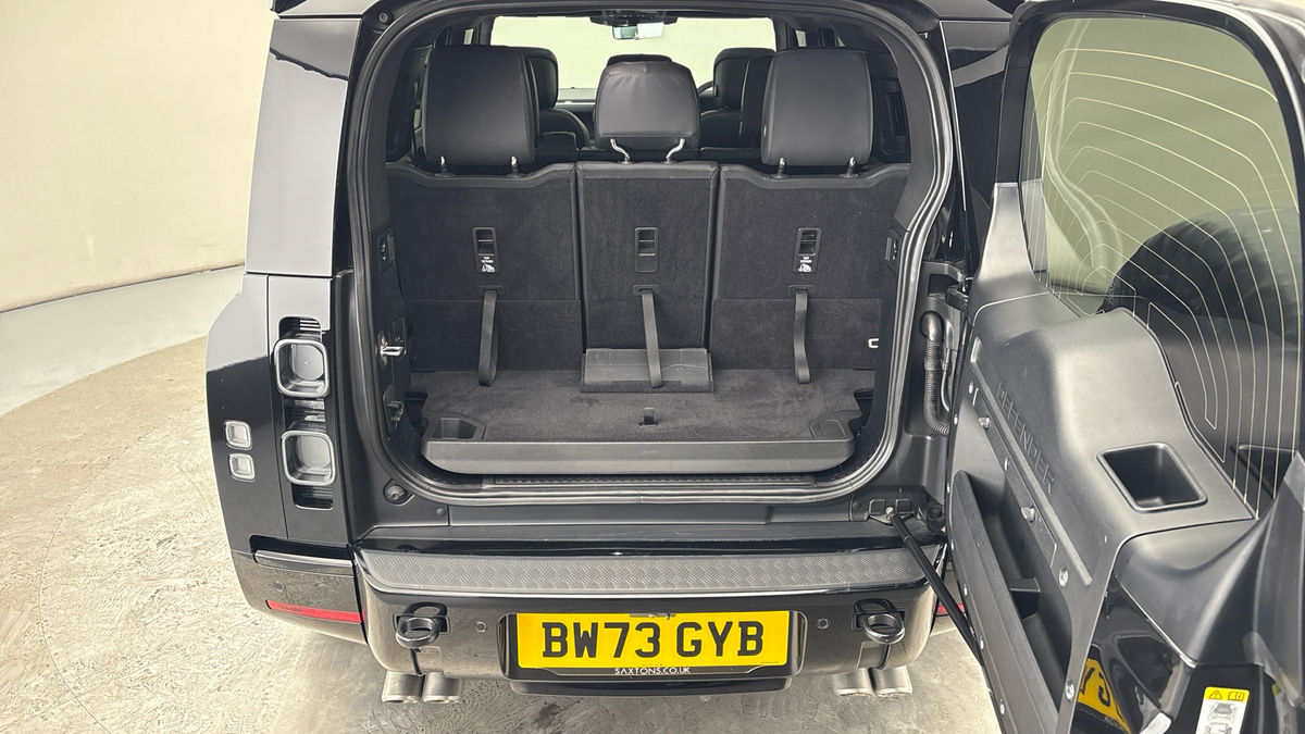 Used Land Rover Defender 130 2023 for sale - 76430644: Photo 11