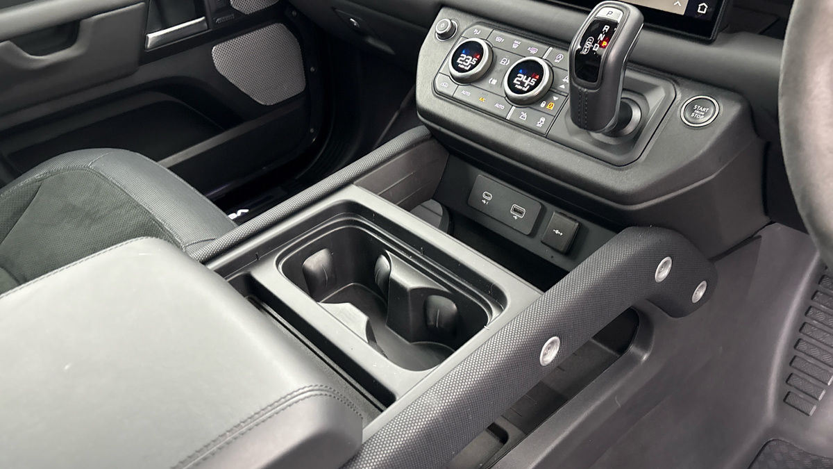 Used Land Rover Defender 130 2023 for sale - 76430644: Photo 18