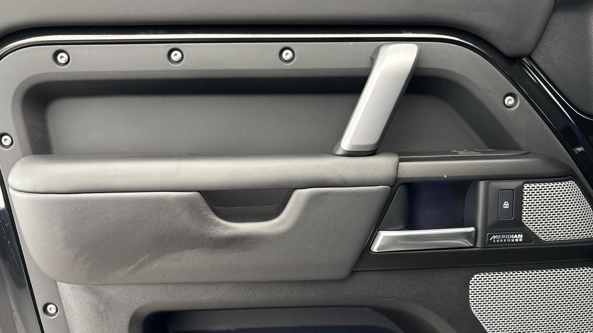 Used Land Rover Defender 130 2023 for sale - 76430644: Photo 19