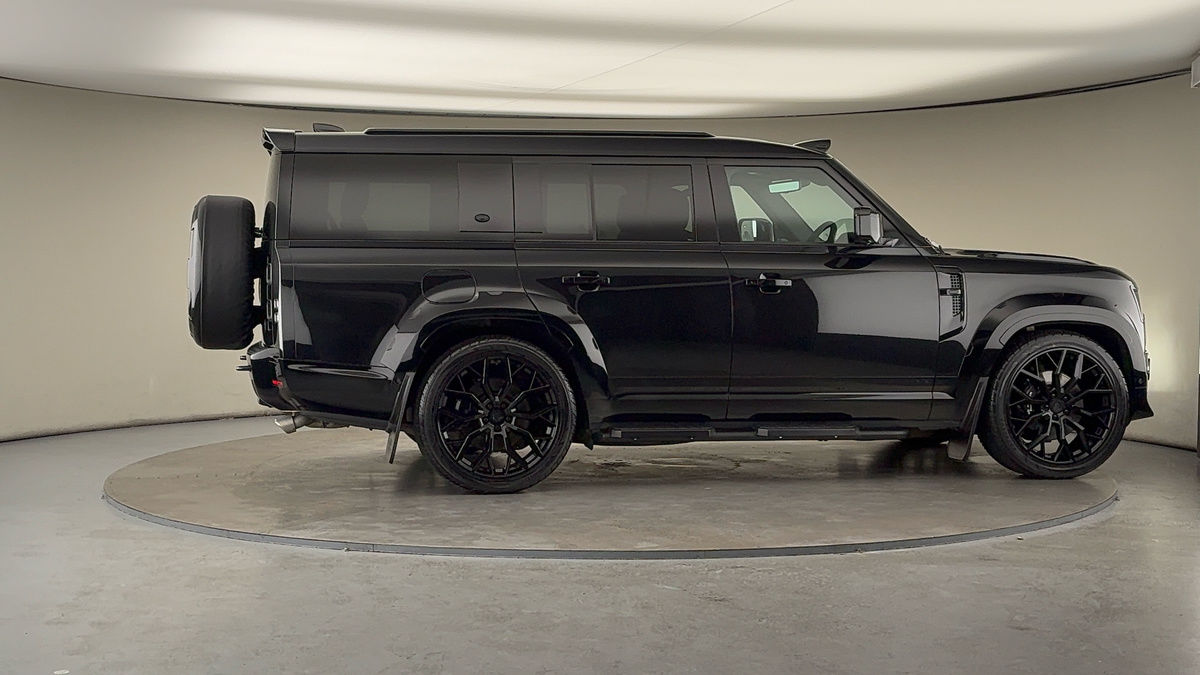 Used Land Rover Defender 130 2023 for sale - 76430644: Photo 44