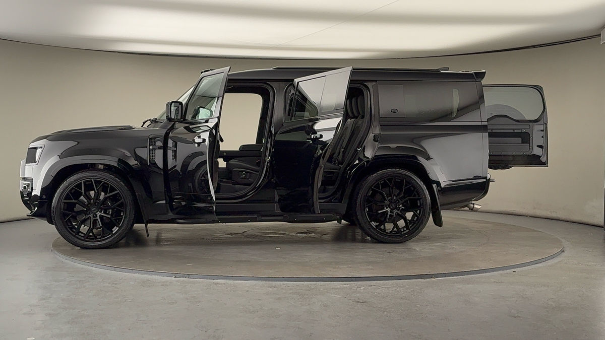 Used Land Rover Defender 130 2023 for sale - 76430644: Photo 54