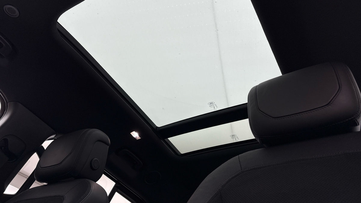 Used Land Rover Defender 130 2023 for sale - 76430644: Photo 6