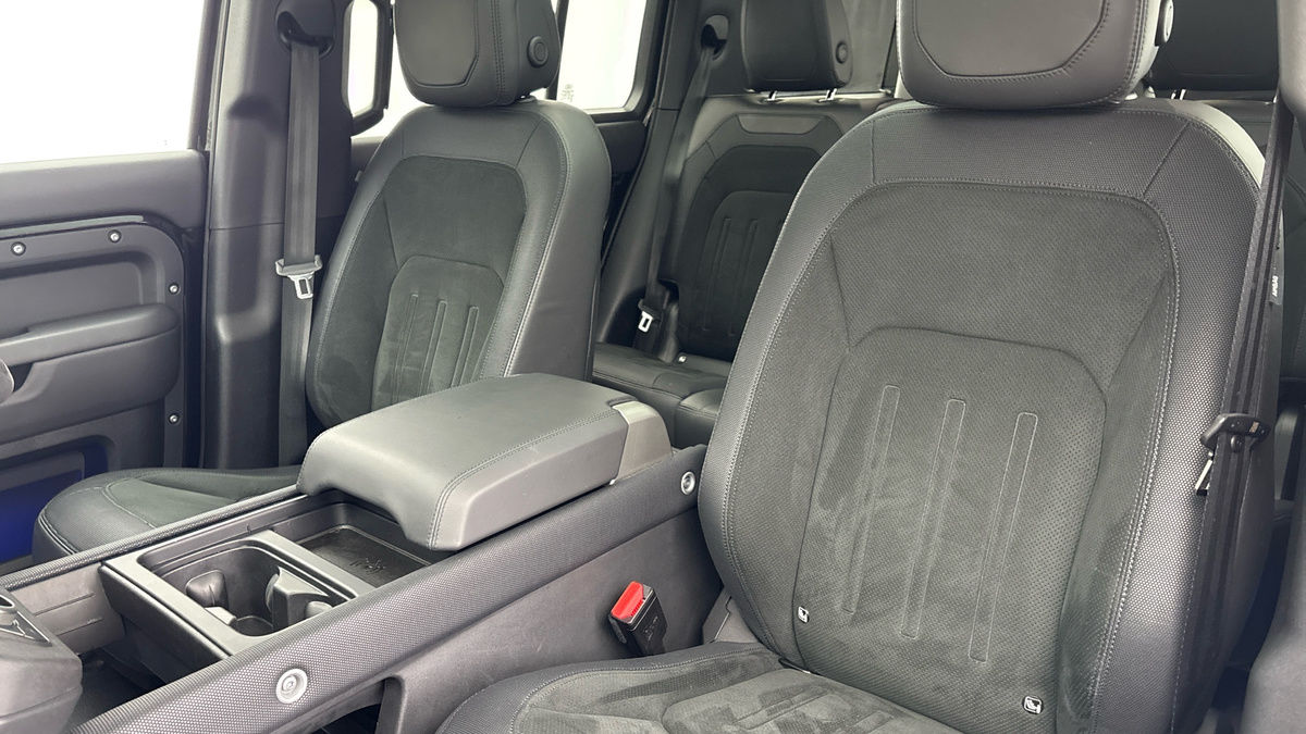 Used Land Rover Defender 130 2023 for sale - 76430644: Photo 7