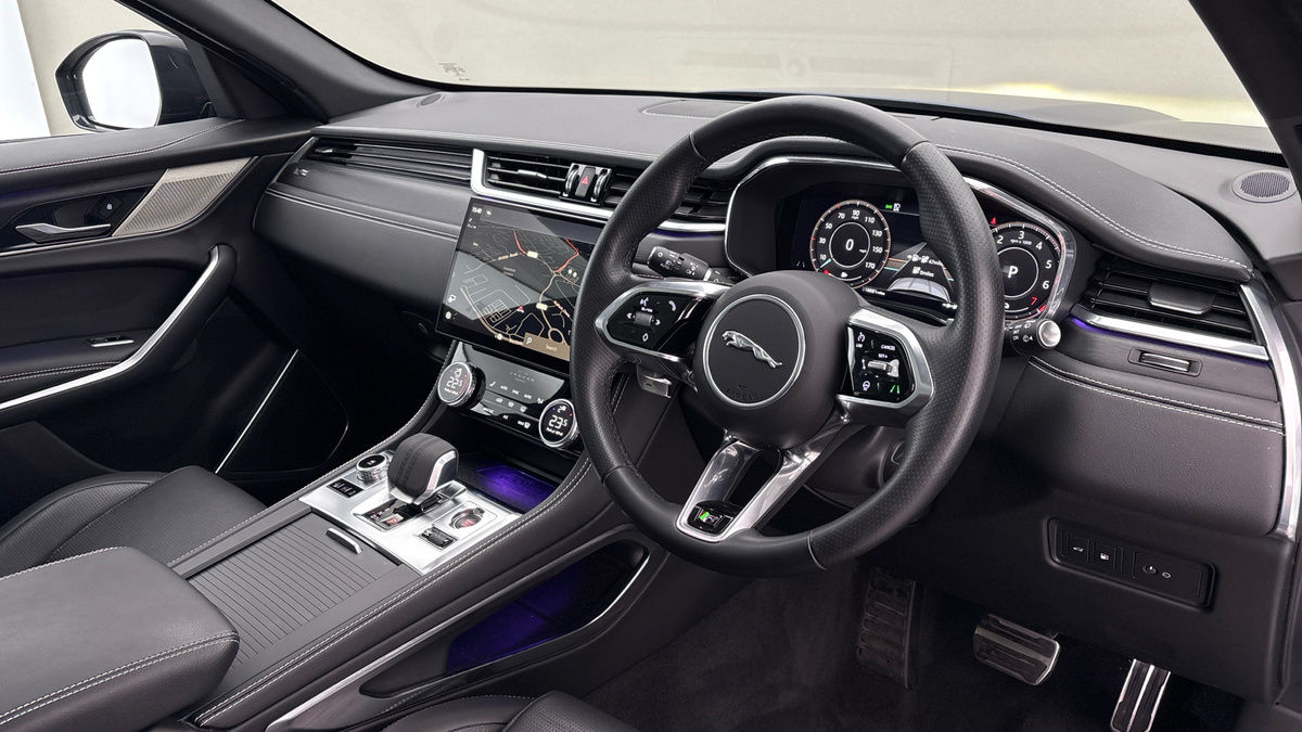 Used Jaguar F-Pace 2023 for sale - 77213252: Photo 5