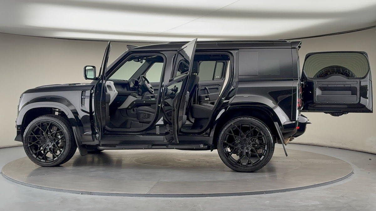 Used Land Rover Defender 110 2024 for sale - 76211088: Photo 52