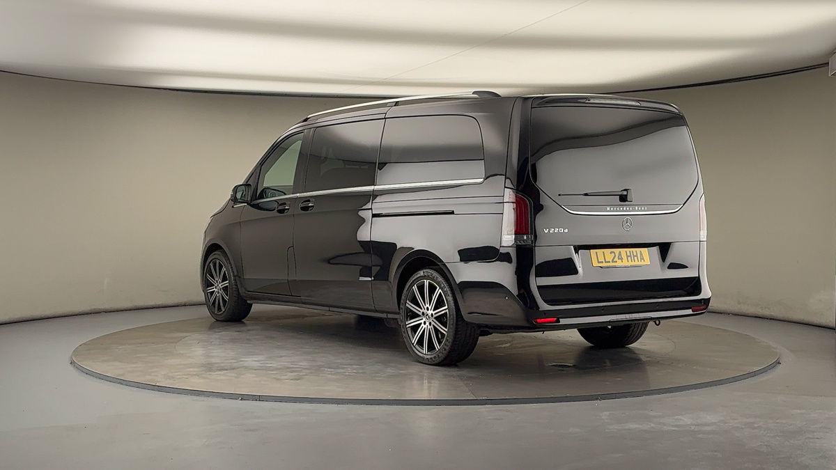 Used Mercedes-Benz V-Class 2024 for sale - 76211089: Photo 2