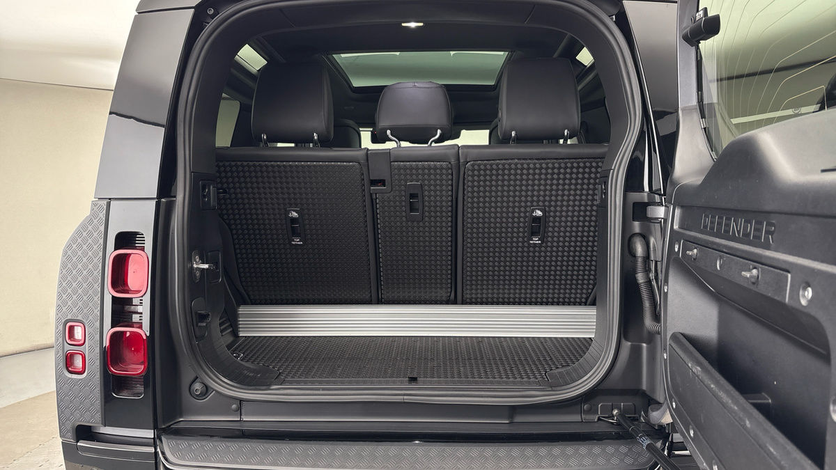 Used Land Rover Defender 90 2023 for sale - 76418109: Photo 11