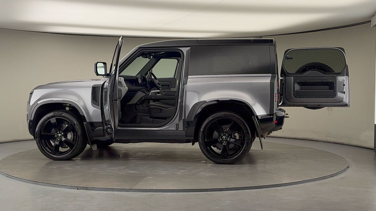 Used Land Rover Defender 90 2023 for sale - 76418109: Photo 46