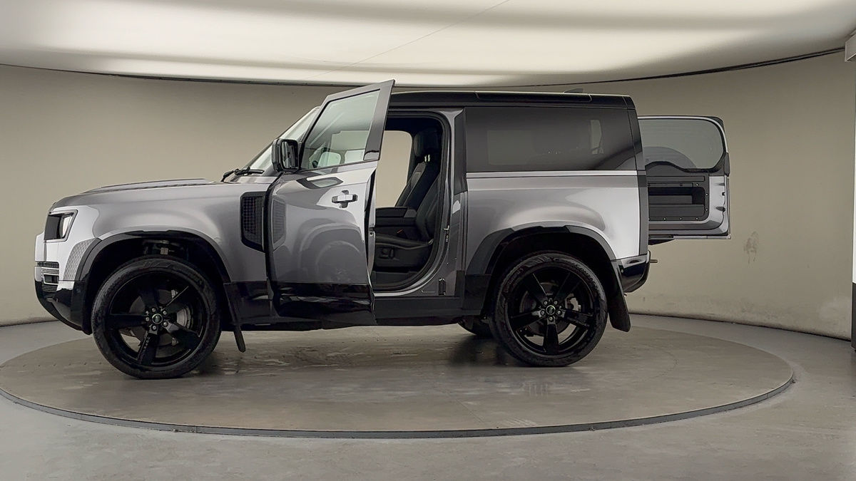 Used Land Rover Defender 90 2023 for sale - 76418109: Photo 47